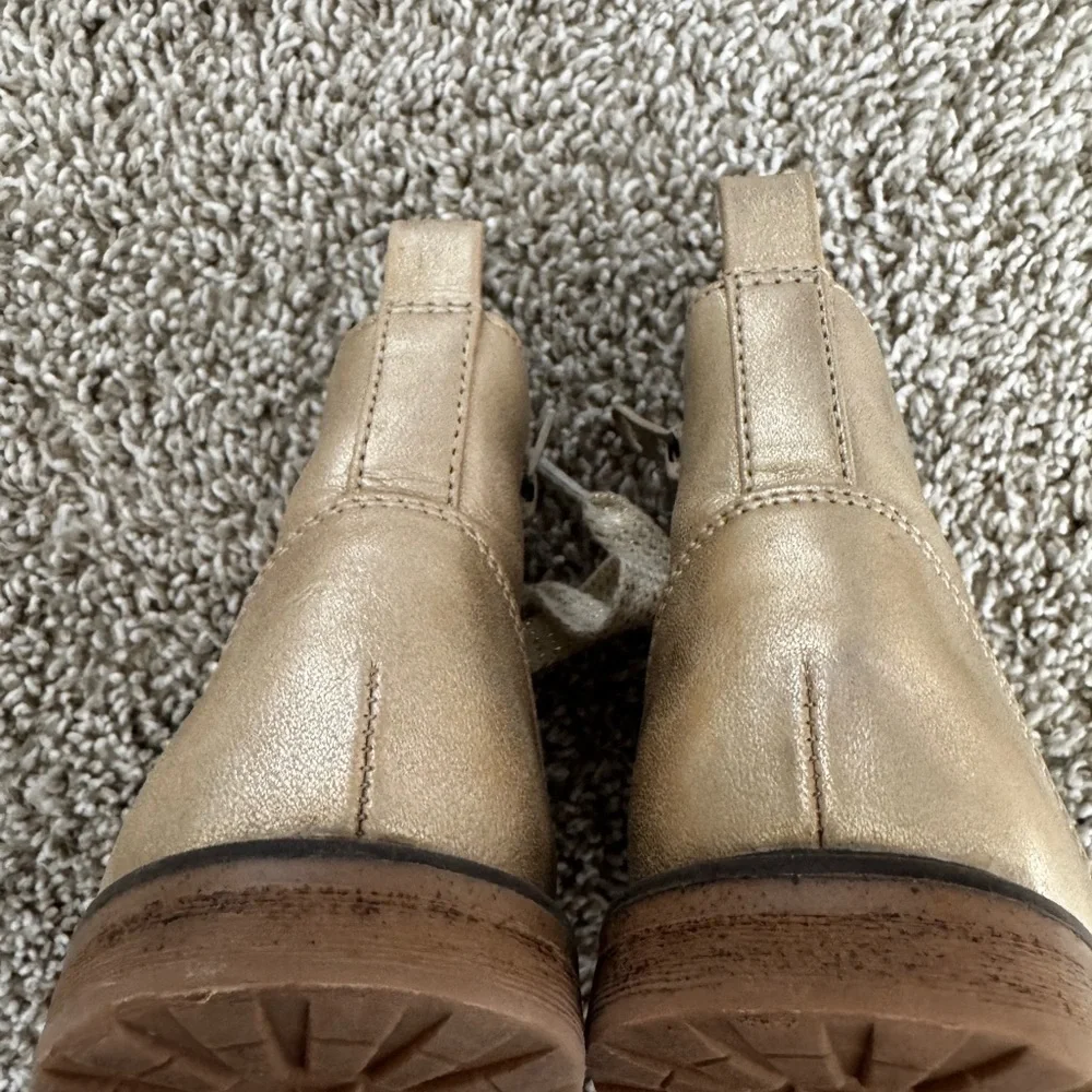 Toddler Gold Lace Up Boots Girls Fashion boots side zip boots Size 8